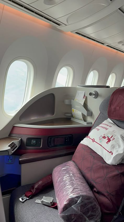 Qatar First Class Cabin, Qatar Airplane Aesthetic, First Class Qatar Airways, Quatar Airway Aesthetic, Qatar Airways First Class Luxury, Kwaheri Kenya, Qatar City, Istanbul Summer, Qatar Airways Cabin Crew