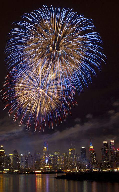 Weehawken New Jersey, Fogo Gif, Fireworks Art, Fireworks Photography, Foto 3d, Amoled Wallpapers, Fire Works, I Love Nyc, Fireworks Display