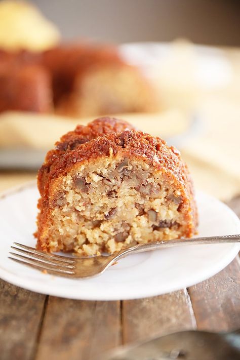 This Old Fashioned Vanilla Wafer Cake is the vintage recipe you remember. Made with crushed Nilla wafers, coconut, and pecans, this dense, rich, Bundt cake is full of memories! Vanilla Wafer Cake, Caramel Pound Cake, Wafer Cake, Sand Cake, Vanilla Wafer, Nilla Wafers, Cream Cheese Pound Cake, Cake Bites, Wafer Cookies