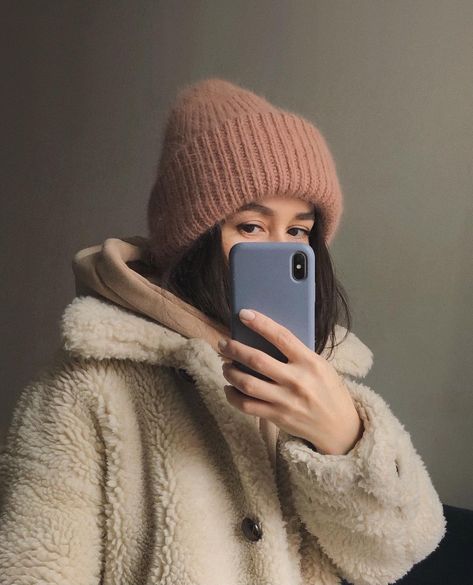 Winter Style With Hat, Wool Winter Hat, Cap For Women Winter, Caps For Winter, Winter Cap For Girls Style, Hats For Women 2023, Winter Cap Outfits For Women, Woollen Caps For Women, Winter Hat Trends 2023