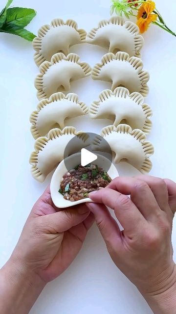 Beautiful Dumplings, Dough Shapes, Chinese Snacks, Sweet Recipe, Rural Life, Culinary Arts, Dumplings, Sweet Recipes, Dough