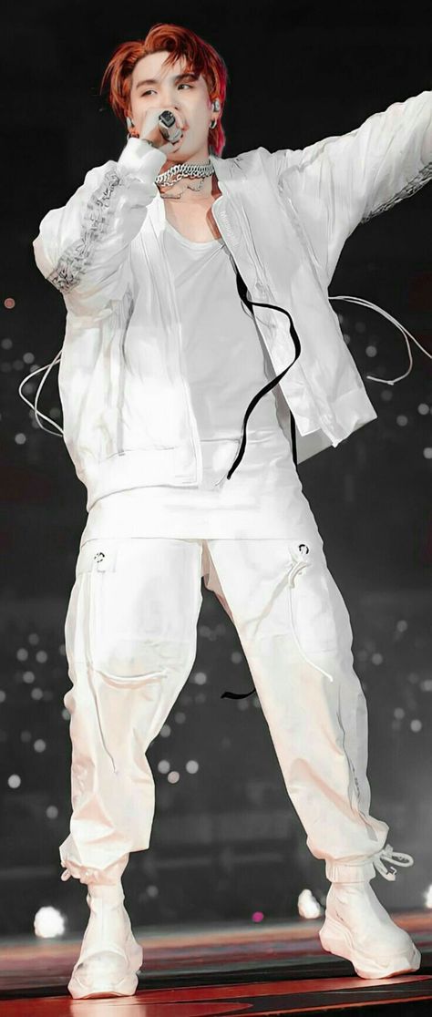 Suga In White Outfit, Suga Outfit Concert, Suga Outfit, Suga Style, J-hope Outfit, Aesthetic Yoongi, Fila Outfit, Yoongi Aesthetic, Silver Shirt