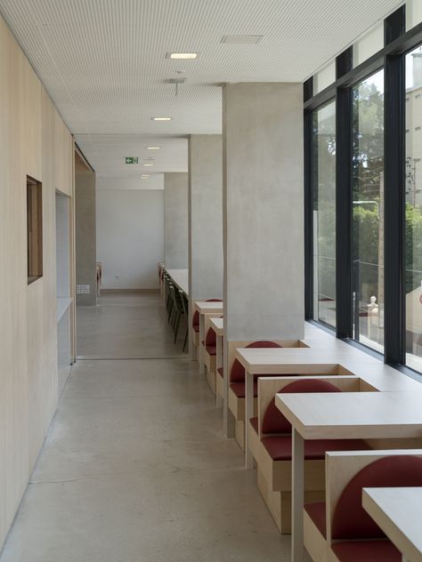 Gallery of Claret High School Restaurant Area / vGHcompany - 12 School Cafe, Office Window, Wood Cladding, Cafe Chairs, Window Seat, Architecture Plan, Residential Building, High Ceiling, Restaurant Design