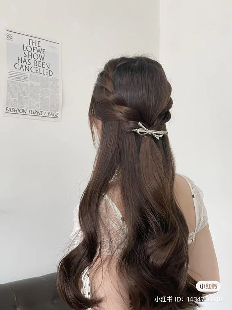 Deb Hair, Outfit Dance, Hair Style Korea, Hair Inspiration Long, Easy Hairstyles For Medium Hair, Hair Arrange, School Hairstyles, Princess Hairstyles, Back To School Hairstyles