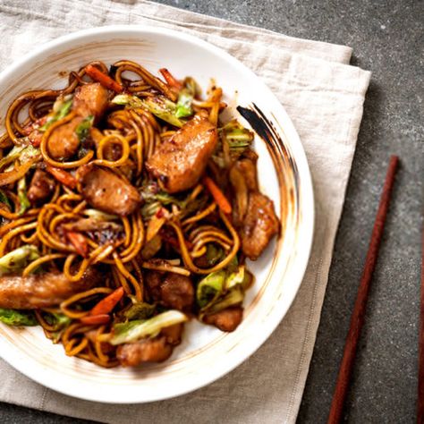 Como fazer cabeceira de cama em módulos passo a passo Tallarin Saltado, Longevity Noodles, Low Carb Spaghetti, Asian Dinners, Pak Choi, Low Carb Pasta, Noodle Dishes, Food Trends, Noodle Recipes