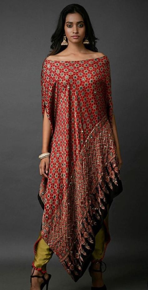 Ethnic Indo Western Outfits, India Fashion Women, How To Style Kaftan Dress, Indowestern Outfits Casual, Indo Western Outfit Ideas, Kaftan Set, Fancy Gown, Printed Kaftan, Maxi Design