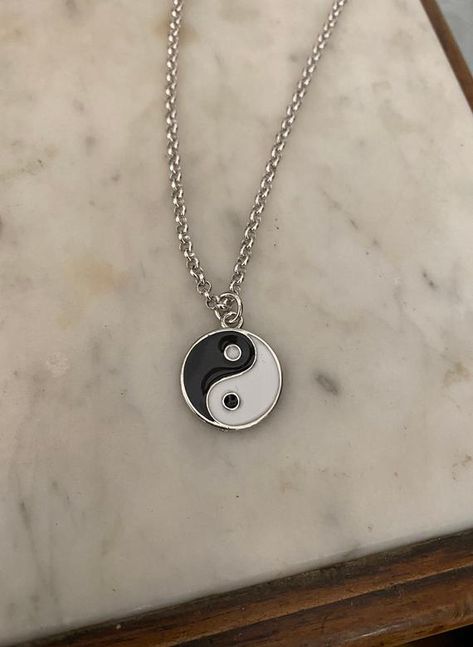 Lucas Urkijo, Ying Yang Necklace, Raven Skull Necklace, Yin Yang Necklace, Jewelry Accessories Ideas, Ying Yang, Rolo Chain, Jewelry Inspo, Earrings Photo