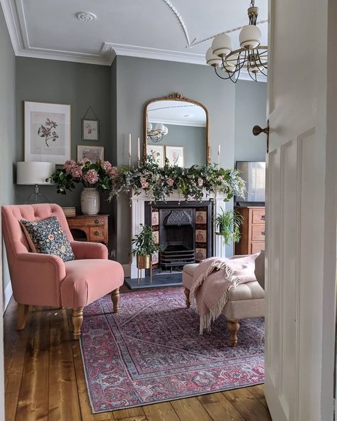 Elle Hervin (@elle_the_home_bird) • Instagram photos and videos Victorian Living Room, Full Frontal, Casa Vintage, Living Room Inspo, A Living Room, Dream House Decor, Front Room, Living Room Inspiration, House Inspiration