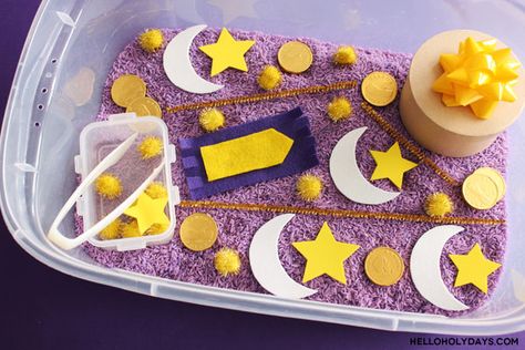 Ramadan Sensory Box - Hello Holy Days! Ramadan Activities Early Years, Eid Toddler Activities, Ramadan Activities Eyfs, Ramadan Tuff Tray Ideas, Eid Activities For Babies, Ramadan Sensory Bin, Ramadan Crafts For Toddlers, Eid Activities Eyfs, Ramadhan Activity For Toddler