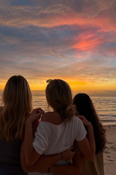 Florida Girls Trip Aesthetic, Girls Beach Trip Aesthetic, Florida Girl Aesthetic, Ocean Sunsets, Girls Beach Trip, California Aesthetic, Friends Cute, Florida Girl, Summer 2025