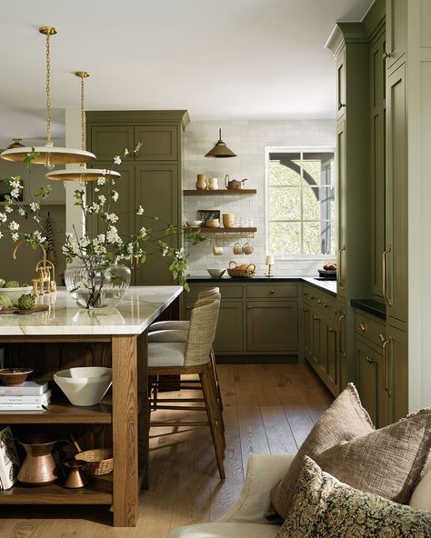 “We were influenced by British design." A Craftsman-Style House Captivates With A Moody Palette, Cozy Rooms And A Stunning Kitchen - Link in Bio. #Houseandhomemag Photo by @patrickbiller Design by @tiffanyleighdesign Country Kitchen Renovation, Tiffany Leigh Design, Moody Palette, Kitchen Renovation Ideas, Cozy Rooms, French Country Kitchens, Craftsman Style House, French Country Kitchen, Stunning Kitchens