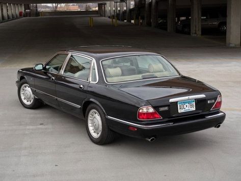 Bentley Rolls Royce, Jaguar Xj8, Jaguar Daimler, Heated Garage, Jaguar Cars, Lexus Ls, Jaguar Xj, Jaguar Car, Top Cars