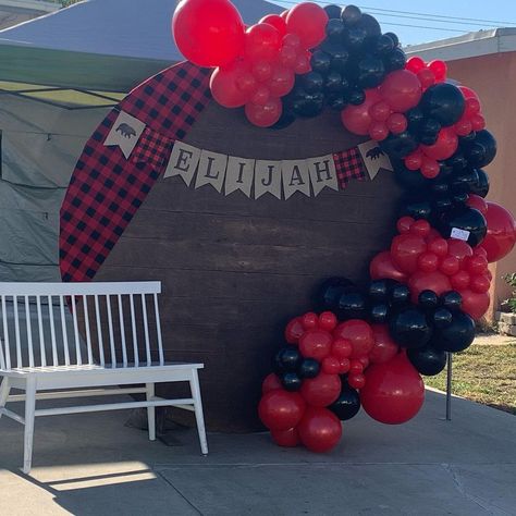 Decorate Balloons, Christmas Party Decor, Wood Backdrop, Balloon Backdrop, Christmas Party Decorations, Balloon Arch, Lumberjack, Balloon Garland, 1st Bday