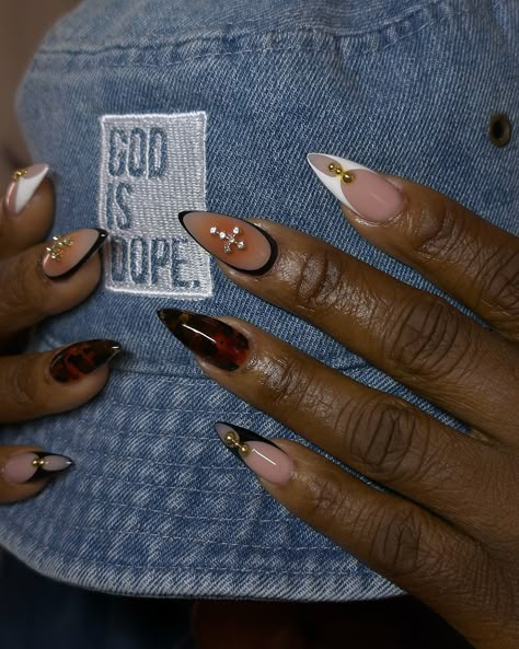 I hope everyone had a great thanksgiving 🫶🏾🍗🧡 La Dodgers Nails, Dodgers Nails, Dodger Nails, Beyonce Nails, Dainty Nails, Apres Nails, Western Nails, Aura Nails, Abstract Nail