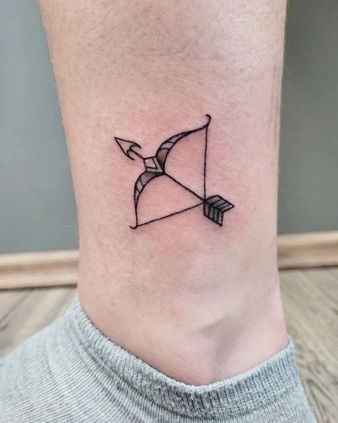 Sagitarius Tattoo Ideas Sagittarius, Sagittarius Tattoo Minimalist, Sagittarius Tattoo Ideas, Sagittarius Tattoos, Dr Tattoo, Sagittarius Tattoo Designs, Side Hip Tattoos, Senior Jackets, Sisters Tattoo