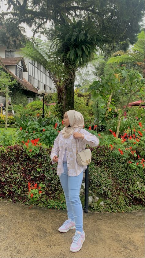 #ootd #ootdhijab #aesthetic #hijabis #beigeoutfit #nikedunklow #2022 Nike Dunk Low Outfit Hijab, Nike Dunk Low Outfit, Beige Outfit, Outfit Hijab, Ootd Hijab, Nike Dunk Low, Kanken Backpack, Dunk Low, Fjallraven Kanken Backpack