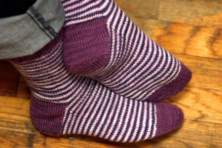 Grumperina goes to local yarn shops and Home Depot: Helical stripe socks, in 8 simple steps Diy Knitting Socks, Thread Crafts, Local Yarn Shop, Stripe Socks, Sock Knitting, Hand Knit Socks, Yarn Inspiration, Sock Knitting Patterns, Knitted Wit