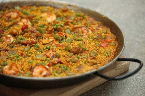 Prawn Paella, Chicken And Chorizo Paella Recipe, Chorizo Paella Recipe, Best Paella Recipe, Chicken And Chorizo Paella, Prawn And Chorizo, Paella Recipes, Authentic Paella, Spanish Paella Recipe