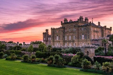 Scotland Wallpaper, Ireland Castles, Culzean Castle, Stay In A Castle, Quintessentially British, Wedding Venue Locations, Castle Pictures, Romantic Backdrop, Scotland Wedding