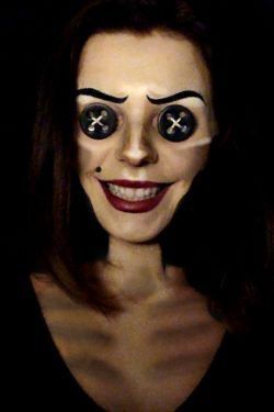 Coraline Mom, Halloween Tumblr, Coraline Costume, Character Halloween Costumes, Handmade Halloween Costumes, Makeup Tumblr, Creepy Halloween Makeup, Halloween Costumes Makeup, Horror Movie Characters