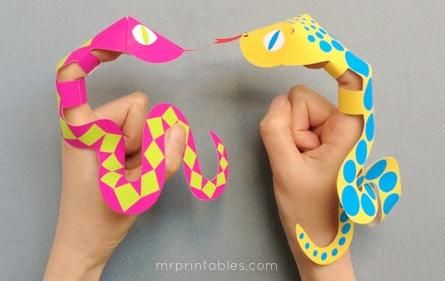 Snake finger puppets for children and loads of fun Lizard Craft, Mr Printables, Snake Crafts, Puppets For Kids, Rainy Day Crafts, Paper Puppets, Finger Puppet, Camping Crafts, Camping Art