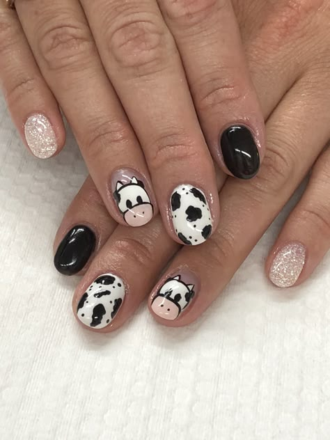 Farm Animal Nails, Country Nail Designs, Pig Nails, Country Acrylic Nails, Animal Nail Designs, Cowboy Nails, Western Nails, Animal Nail Art, Country Nails