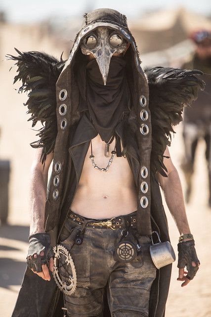 Wasteland Weekend 2016 | Barry Mulling | Flickr Burning Man Style, Apocalypse Fashion, Wasteland Warrior, Post Apocalyptic Costume, Bird Mask, Costume Carnaval, Wasteland Weekend, Mode Steampunk, Post Apocalyptic Fashion