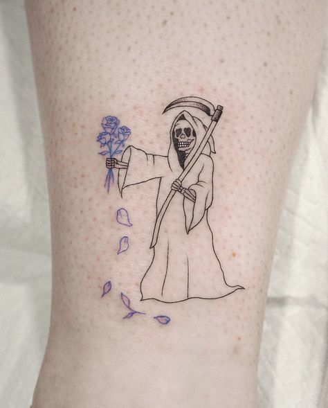 Corpse Bride Tattoo, Cute Halloween Tattoos, Grim Reaper Tattoo, Reaper Tattoo, Brides With Tattoos, Pretty Tattoos For Women, Spooky Tattoos, Halloween Tattoos, Little Tattoos