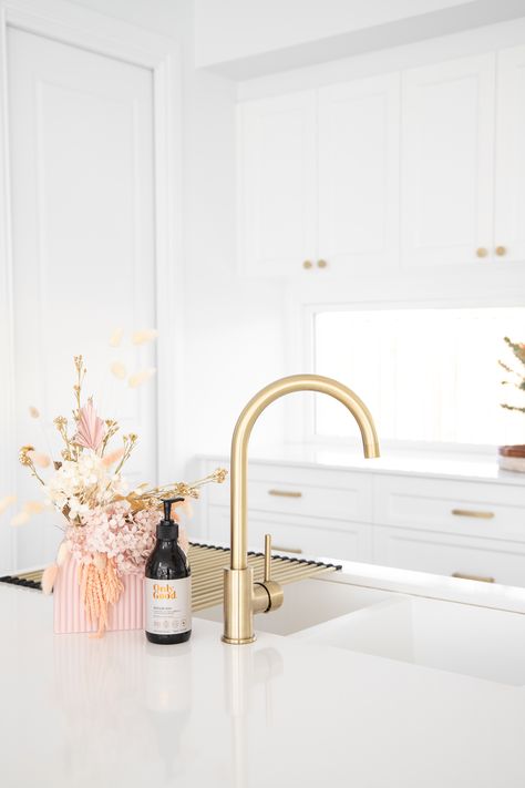 Good Handles Kitchen, Gold Tapwear Bathroom, White Kitchen Sink Gold Faucet, Brass White Kitchen, Brushed Gold Tapware, Gold Tapware Kitchen, Hamptons Style Decor Kitchen, Gold Kitchen Aesthetic, White Kitchen Gold Handles