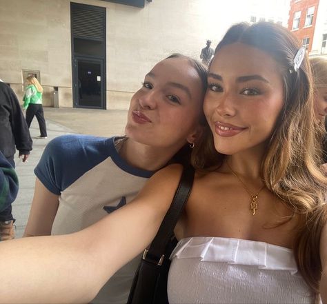 madison beer with fans London Today, October 5, Madison Beer, First Girl, Divine Feminine, Cute Pictures, Instagram Story, Cool Girl, Love Her