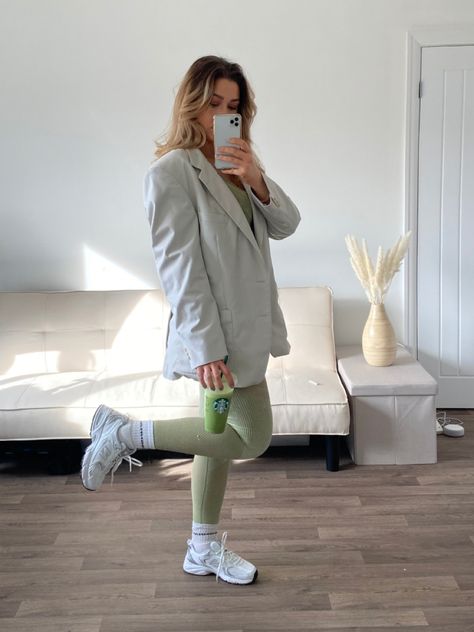 Boyfriend Blazer Outfit Gym Inspo Activewear Matcha Aesthetic @JADELEANNEXO Instagram Boyfriend Blazer Outfit, Neutral Tone Outfits, Matcha Aesthetic, Outfit Gym, Blogger Instagram, Models Off Duty Style, Gym Inspo, Blazer Outfit, Posing Tips