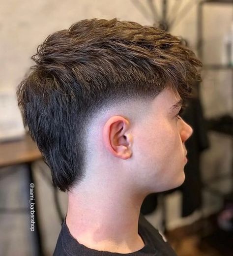 Usa New York 🇺🇸 (@hairscutsforboys) • Instagram photos and videos Mens Haircuts Thick Hair, Very Short Hair Men, Types Of Fade Haircut, Young Men Haircuts, Men Fade Haircut Short, Short Hair For Boys, Curly Hair Fade, Mens Haircuts Short Hair, Men Haircut Curly Hair