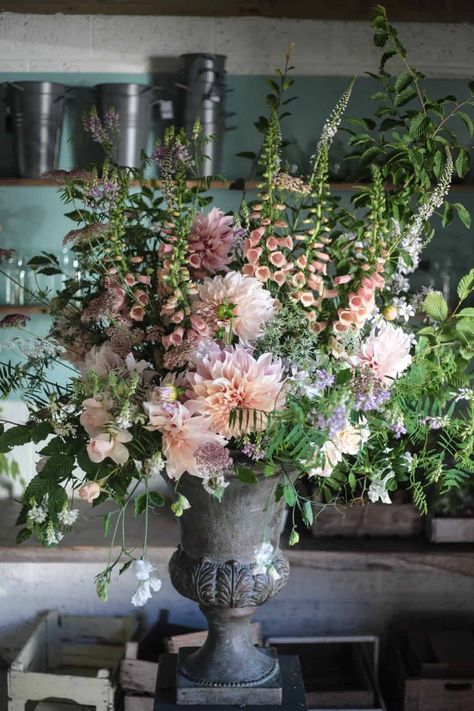 British flowers - where to buy the best - From Britain with Love British Spring Wedding Flowers, British Summer Flowers, British Flower Arrangements, Wild Flowers Uk, Hedgerow Flowers, Sustainable Flowers, Daffodil Bulbs, British Flowers, Flower School