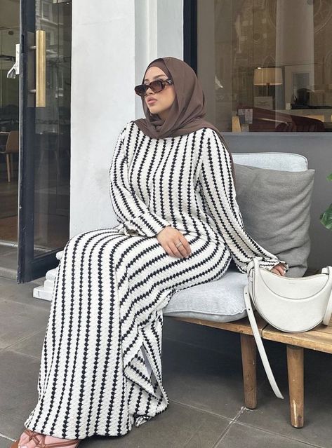 Maryam Wardaa, Hijabi Business Outfit, Modest Dresses Casual Classy, Islamic Fashion Dresses, Modest Dresses Fashion, Mode Turban, African Fashion Traditional, Muslim Women Fashion, Mode Abaya