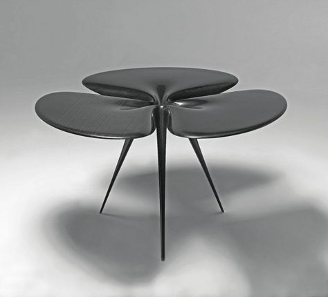 Ross Lovegrove, "Gingko Carbon Table", table made of carbon fibre (2007-2009). (Courtesy Centre Pompidou) l  on display at the Beaubourg – gallery Ross Lovegrove, Bio Design, Archi Design, Centre Pompidou, Research Centre, Art Table, Coffee Table Design, Objects Design, Art Moderne