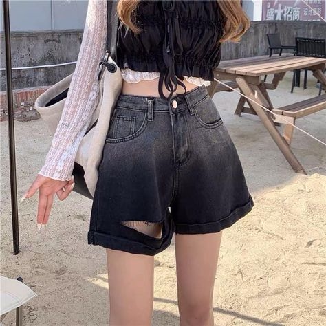 Korean Night, Jeans Korean, Short Jeans, Black Denim Shorts, Skirt Pants, Jean Shorts, Denim Shorts, Fashion Outfits, Womens Shorts