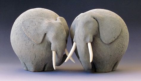 Sculptures Paper Mache, Pottery Elephant Ideas, Ceramic Pottery Animals, 3d Sculpture Ideas Clay, Ceramic Animals Sculpture Clay, Animal Ceramics Ideas, Ceramic Animals Sculpture, Animal Ceramics, Elephant Pottery