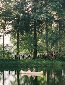 Have you ever been to Bridal Veil Lakes? I never have, but I feel like Ive been to this land where pretty is ever-present thanks to You Look Nice Today Photography. Their images have transported me from my little desk to this gorgeous lakeside wedding, and I couldnt be happier. I can imagine Im sitting� Bridal Veil Lakes, Wedding Oregon, Thanks To You, Lakeside Wedding, Lake Wedding, Urban Setting, Love Is Patient, Wedding Engagement Photos, Oregon Wedding