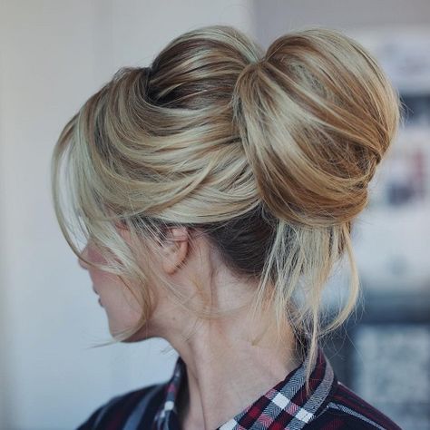 Messy Hair Updo, Prom Hair Updo, Natural Hair Updo, Penteado Cabelo Curto, Trending Hairstyles, Wedding Hair And Makeup, Messy Hairstyles, Bridesmaid Hair, Hair Videos