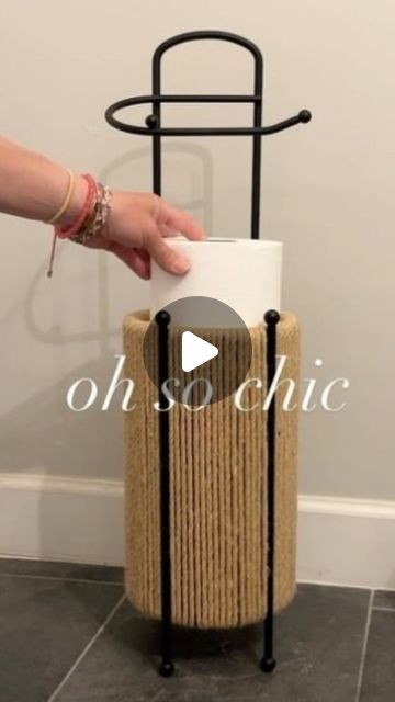 Rope Toilet Paper Holder, Old Toilet, Diy Toilet Paper Holder, Easy Diy Decor, Diy Toilet, Jute Basket, Bathroom Tissue, Jute Crafts, Diy Holder