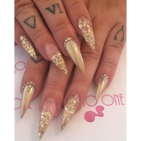 Gold gems chrome chunky glitter stiletto nails tattoo glam sparkle gelish acrylic Nail Art Mariage, Gold Stiletto Nails, Nails Valentine, Nail Design Glitter, Wedding Nail Art Design, Glitter Stilettos, Queen Nails, Nails Yellow, Stiletto Nail Art