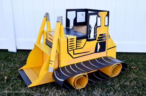 Just a few moving boxes and some paint; but cut them the right way and they can be so much more! We used these DIY cardboard trucks for my son's birthday. Construction Vbs, Construction Party Ideas, Construction Theme Birthday, Carton Diy, Construction Theme Birthday Party, Cardboard Car, Construction Theme Party, Box Cars, Construction Birthday Party