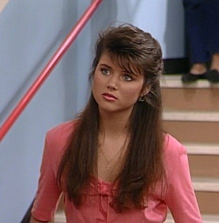 Kelly Kapowski Outfit 90s, Kelly Kapowski Hair, Kelly Kapowski Costume, Kelly Kapowski Outfit, Tiffany Amber, Tiffani Amber Thiessen, Kelly Kapowski, Zack Morris, Tiffani Thiessen