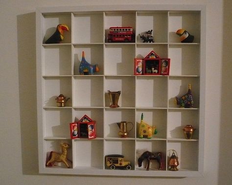 Create shadow box to display Lego figures using a IKEA Ribba Frame. Toys Display Ideas, Laundry Room Ikea, Printers Tray Ideas, Knick Knack Shelves, Shelves Laundry Room, Geeky Decor, Glass Shadow, Toys Display, Glass Shadow Box