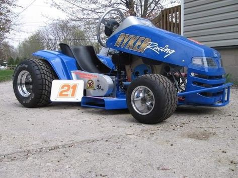 Race Mower, Racing Mower, Lawn Mower Racing, Mini Tractor, Pallet Bar Diy, Tractor Idea, Diy Go Kart, Small Tractors, Lawn Tractors