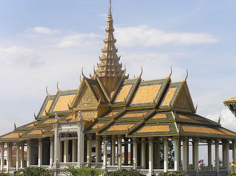 Cambodian Architecture, Khmer House, Khmer Architecture, Deck Balcony, Khmer Empire, Wood Railing, Rest House, Mountain Laurel, Temple Architecture