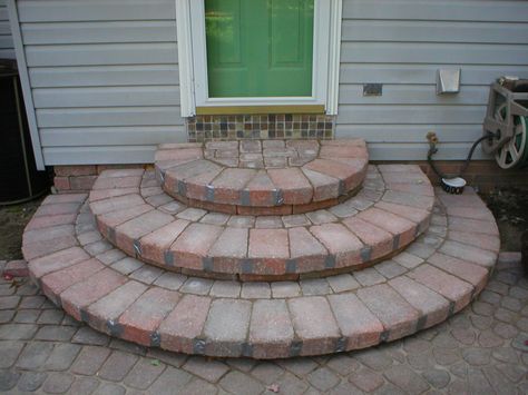 Paver Patio Ideas, Hardscape Backyard, Round Stairs, Paver Steps, Stone Patios, Front Porch Steps, Front Door Steps, Decking Ideas, Brick Steps