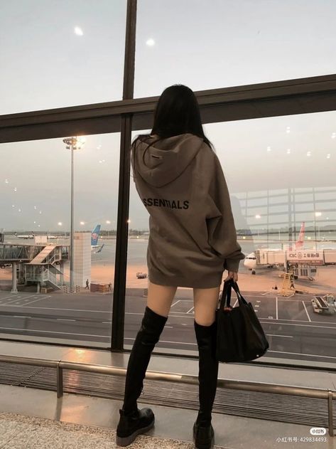 Douyin Airport Fashion, Baddie Dresses, Female Clothes Outfits, Pose Fotografi, Beautiful Pakistani Dresses, Korean Girl Fashion, Airport Fashion, Harajuku Fashion, Ulzzang Girl