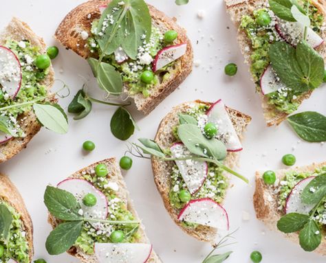 Mint + Spring Pea Crostini recipe #dishinupthedirt #tumbleweedfarm #summersnacks Spring Vegetables Recipes, Spring Peas, Eat Seasonal, Spring Vegetables, Healthy Food Options, Live Your Best Life, Spring Recipes, Latest Recipe, Meatless Meals