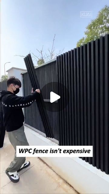 Kuai WPC Manufacture Factory on Instagram: "How to build a nice looking Garden? Use Aluminium post+Wood Composite Fence Panel make Garden Fence nice looking Follow me@kuai.22 Email:susan@greenzone.hk WhatsApp：+86 18126673352 #wallpanel#wallcladding#wpcwallpanel#wpcfence #gardenfence #fence #fencedesign #fencebuilding #fenceinstallation #fencepost #fenceideas #fencecompany #woodfence #fence #fencecontractor #privacyfence#kuai#wpc#kuai" Front Garden Fencing Ideas, Block Fence Ideas, Vertical Slat Fence, Wpc Fence, Metal Fence Panels, Modern Entrance Door, Modern Fence Design, Composite Fence, Modern Entrance